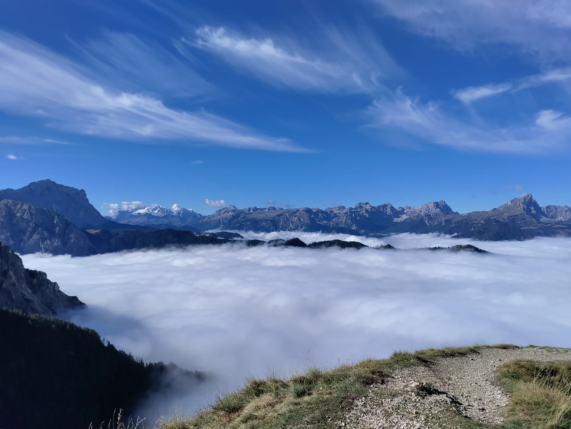 Wolkenmeer über den Dolomiten