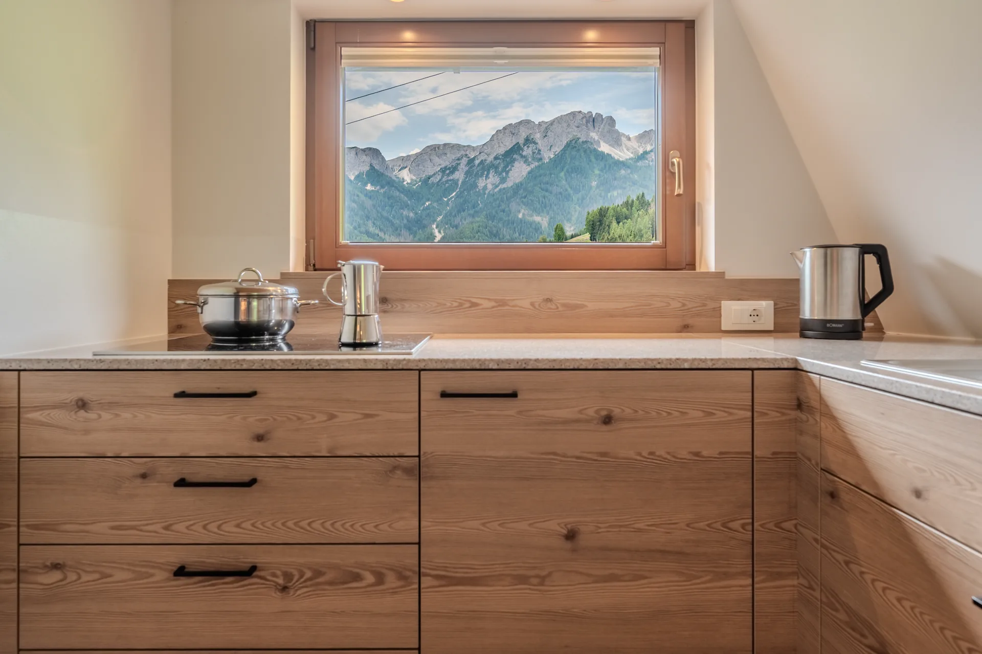Küche mit Bergblick im Apartment Weitblick